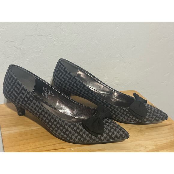 Metaphor houndstooth fabric heels with bow - Size 11M - Picture 2 of 6